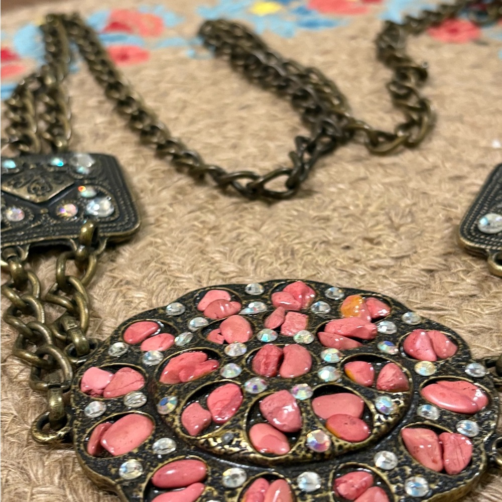 VTG - BEADED  CORAL BELT  - BRASS CHAIN